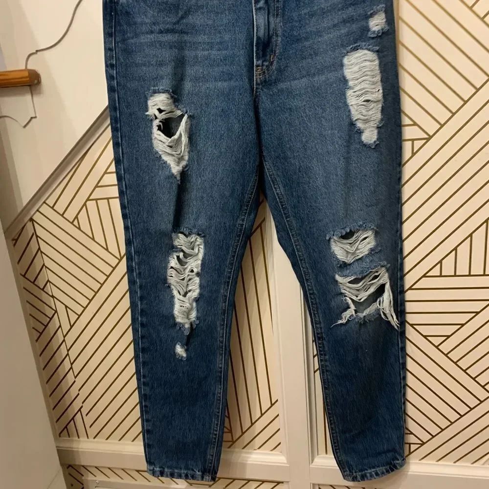 Boohoo Distressed Jeans - Picture 4 of 5